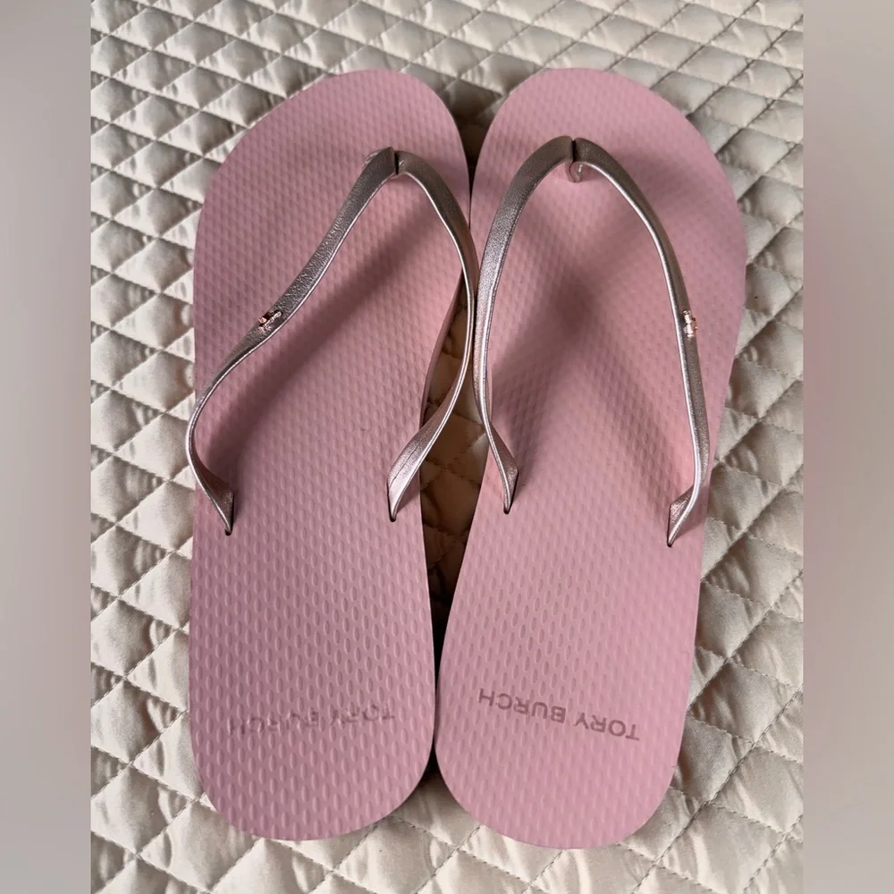 Tory Burch Logo Metallic Rose Gold Flip Flops, Size 8 - Picture 5 of 7